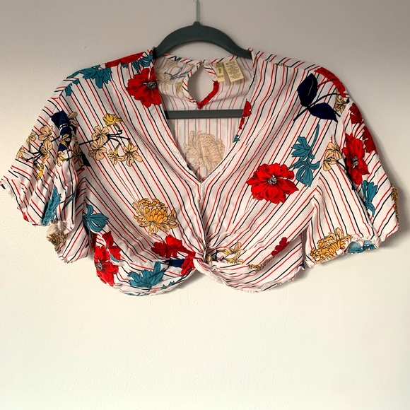 Cropped floral v-neck Shirt - Picture 1 of 3